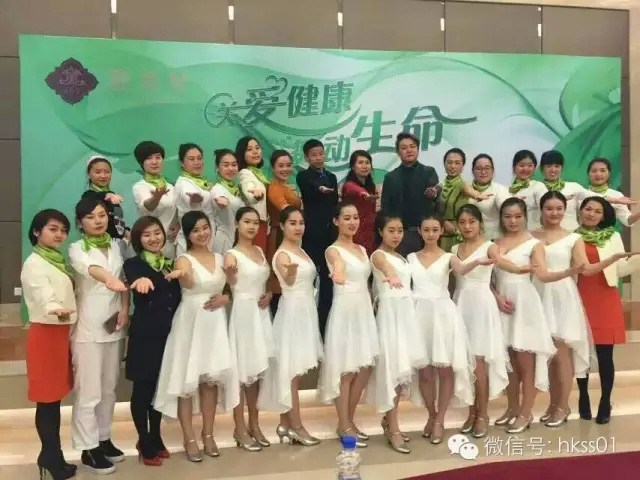 李橋博士帶領(lǐng)盛世集團(tuán)精英團(tuán)隊(duì)與歌蒂梵團(tuán)隊(duì)合影